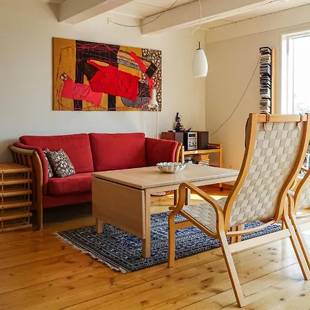 Dom wakacyjny 2 Bedroom Pet Friendly In *