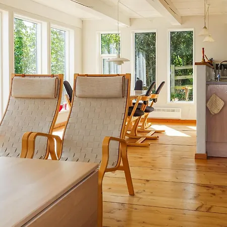 2 Bedroom Pet Friendly In *