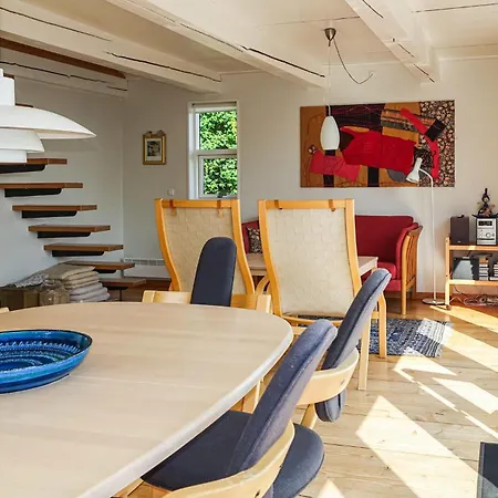 2 Bedroom Pet Friendly In Prázdninový dům