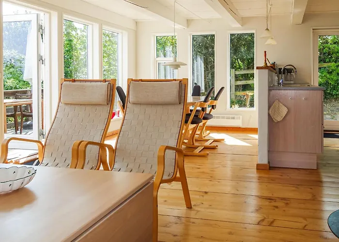 2 Bedroom Pet Friendly In *