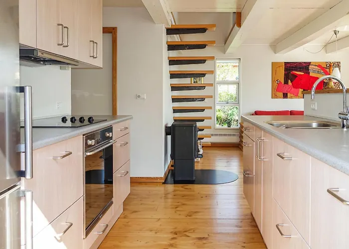 2 Bedroom Pet Friendly In *